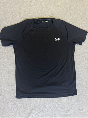 Under Armour Men’s XL Black Short Sleeve Athletic Tee with White Logo